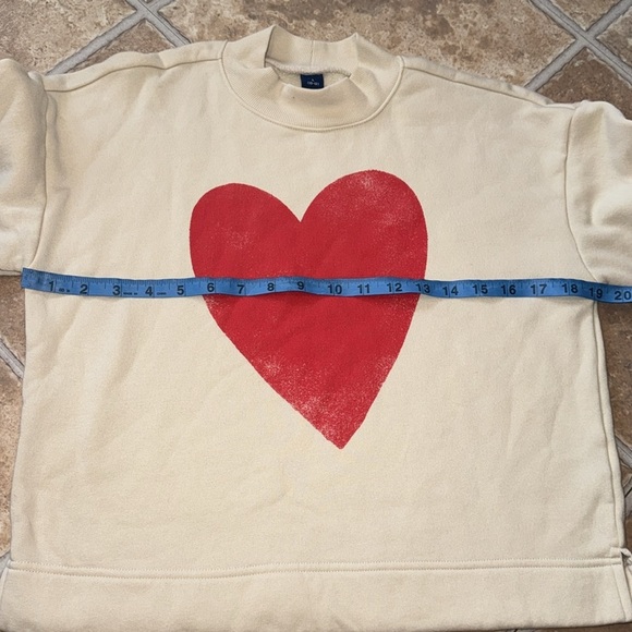 OLD NAVY KIDS/GIRLS LRG 10/12 Cream Sweatshirt with Red Heart Long Sleeve - Picture 8 of 10
